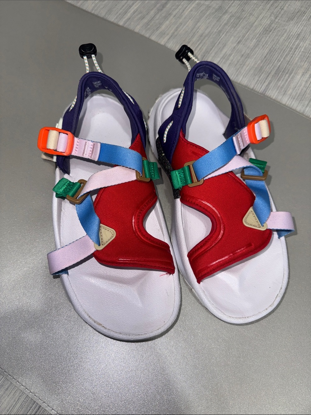 Nike Oneonta "Be True" hiking sandals DR4870-600